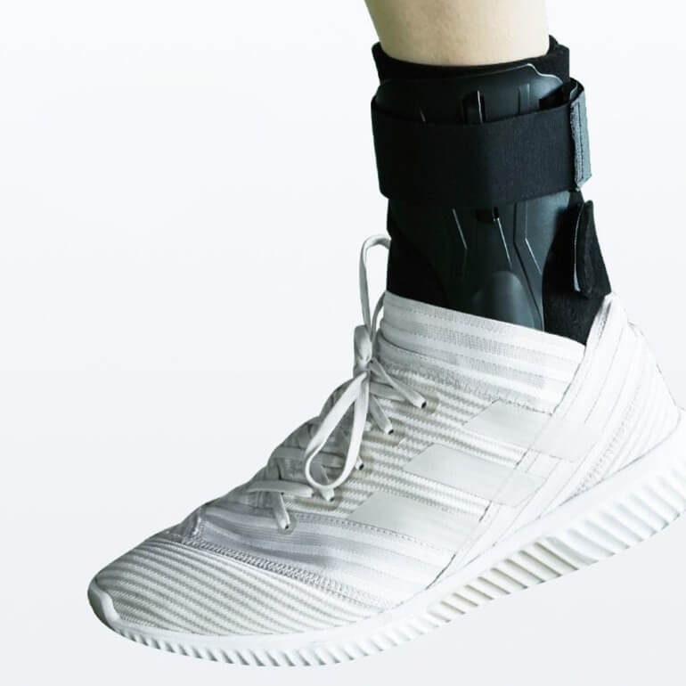 The Ankle Protector can be worn easily in running shoes.